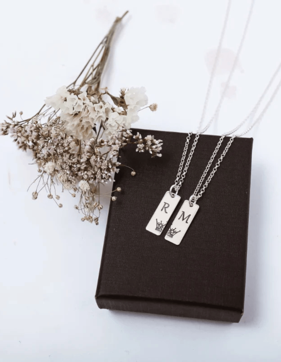 04239eea-8e07-4f78-9192-8a8295b0bcc2 שרשרת לזוג - שתי שרשראות משולבות עם כתר חצוי