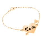 צמיד לב עם חריטה עמוקה וחץ בלב