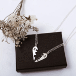 שרשרת לב חצויה לזוג אוהבים