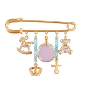 סיכת תינוק עם שם חרוט על גבי קריסטל סברובסקי ותליונים נוספים