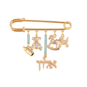 סיכה יפה ועדינה עם חיתוך של השם הנבחר