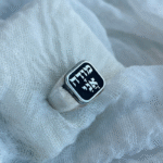 טבעת ריבוע עם כיתוב לבחירה