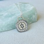 שרשרת משובצת עם מגן דוד