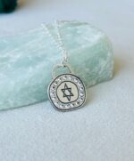 שרשרת משובצת עם מגן דוד