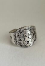 ⁦טבעת עם כלביא⁩ – תמונה ⁦2⁩