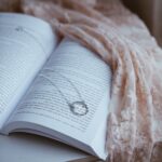 ⁦״ללכת אחרי הלב״ ושרשרת הכוללת ציטוט מהספר במחיר מבצע⁩ – תמונה ⁦2⁩