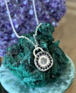 שרשרת משובצת עם צדף