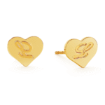 עגיל לב צמוד לאוזן עם אות בחריטה עמוקה