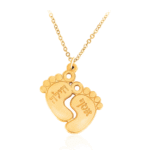 רגלי תינוק עם שמות ילדים