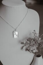 ⁦שרשרת כסף מלבנית 2 אותיות⁩ – תמונה ⁦4⁩